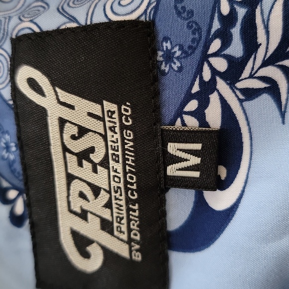 Casual Blue and White Button Down Shirt with Paisley Pattern - Picture 4 of 10